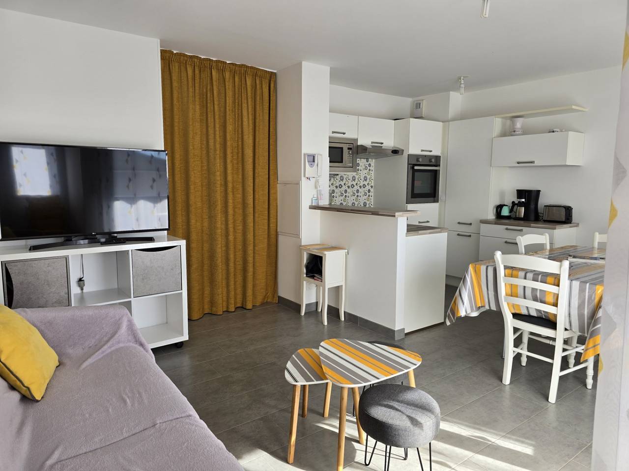 Appartement entier, Appartement 'Les Myosotis, Appartement De Type 2' avec balcon in Les Sables-d'Olonne, Vendée