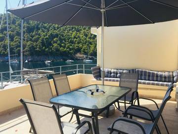 Location de vacances pour 7 personnes, avec jardin et vue dans Άσος