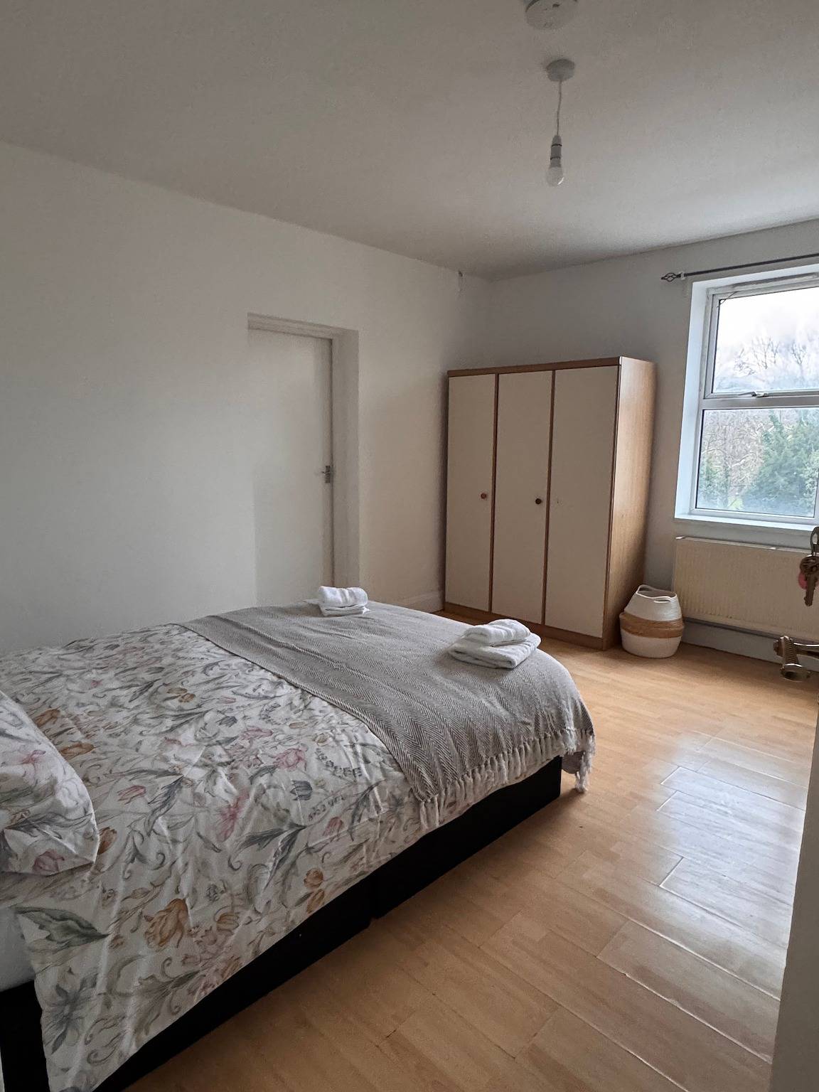Charming Guest Room in Morden with Modern Amenities in Merton, London