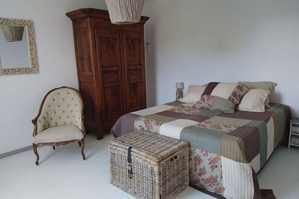 Casa reformada y confortable en una casa de campo provenzal, rodeada de viñedos in Valréas, Enclave de Valreas