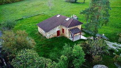 Gîte pour 6 personnes, avec vue et jardin, animaux acceptés à Les Junies