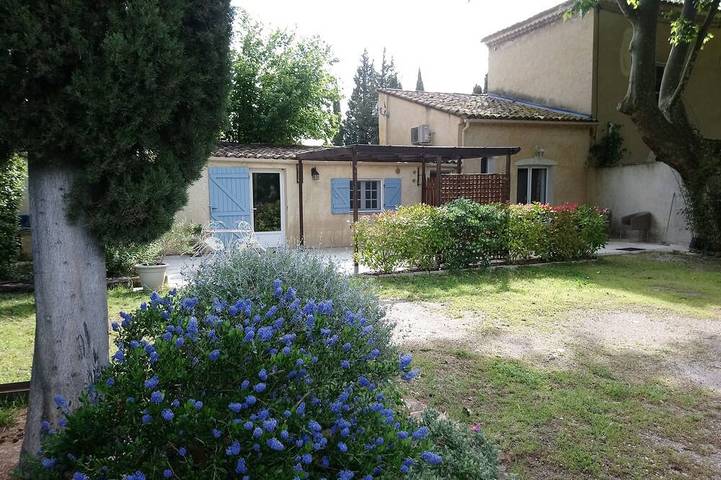 Villeneuve-les-Avignon, en el campo, 40m2 bastante pavillonT2. in Villeneuve-lès-Avignon, Region de Nimes