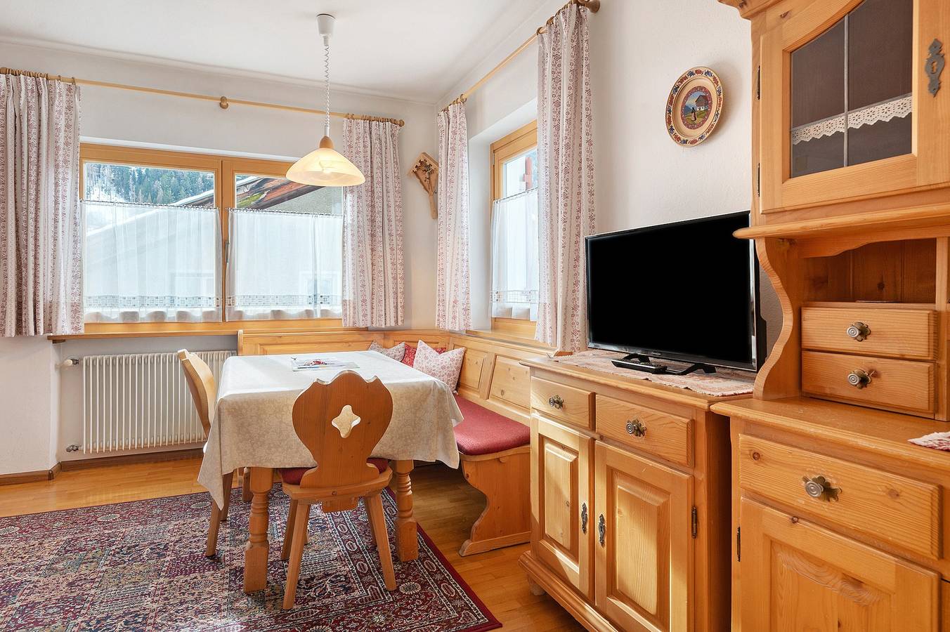 Entire apartment, Apartment 'Goller Saslonch' with Mountain View, Balcony and Wi-Fi in Ortisei, Dolomiti Superski