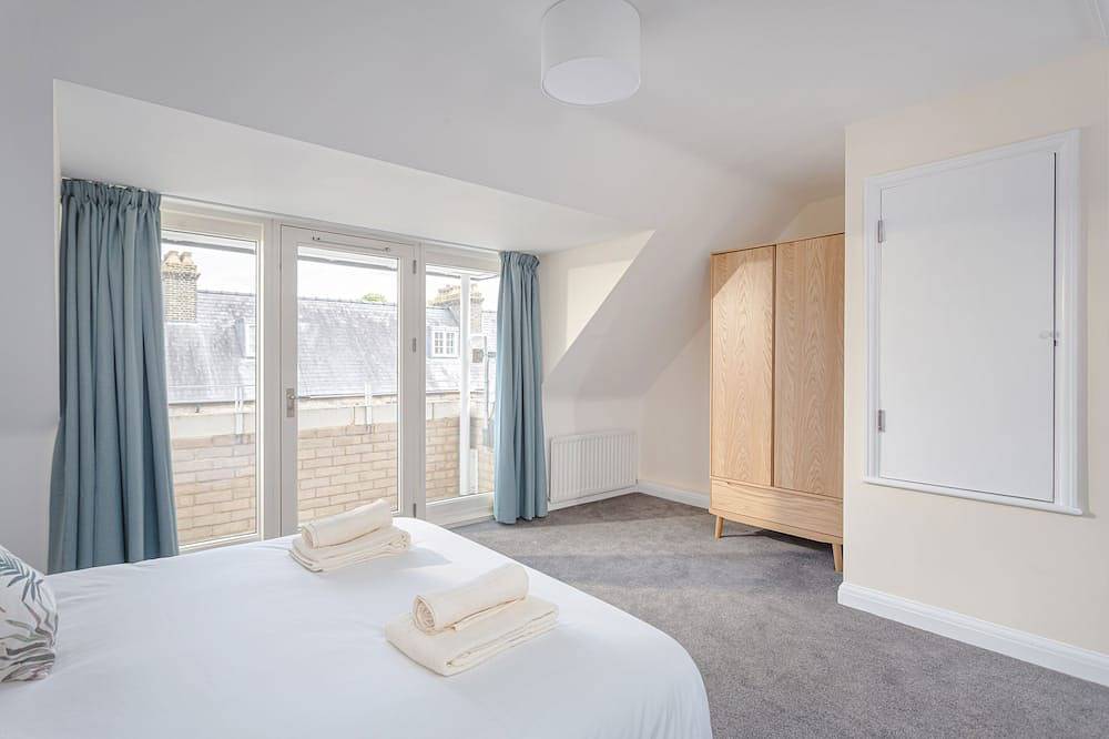 3 Bedroom Jesus Green Townhouse with Parking in Market Ward, Cambridge