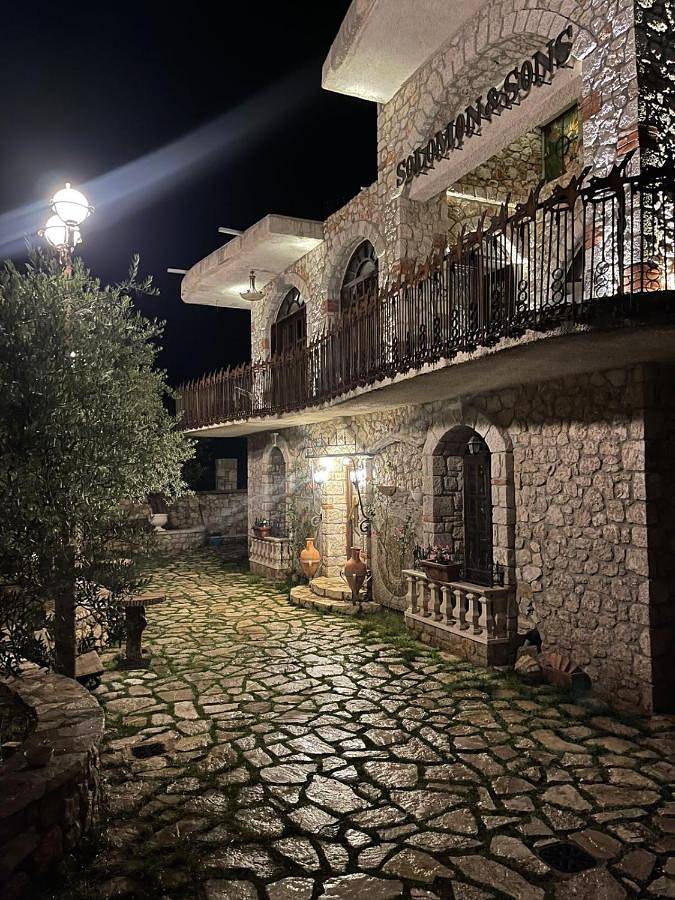 Maison d’hôte pour 2 personnes, avec Balcon et Jardin dans Dhërmi