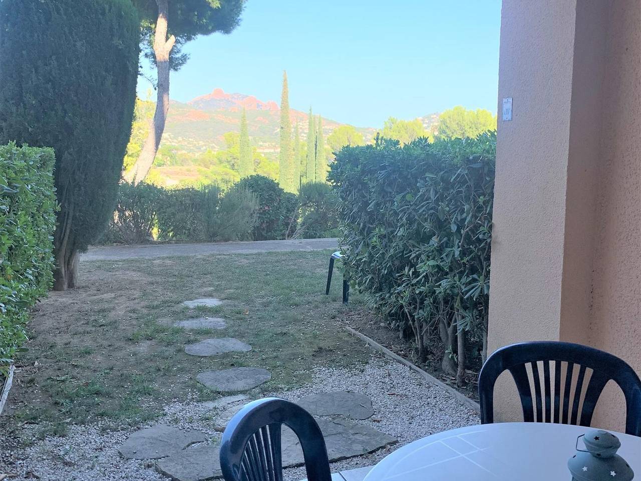 Ganzes Studio, Studio 4 Pers, überdachte Terrasse, Pool und Parkplatz, Cap Esterel in Cap Esterel, Saint-Raphaël