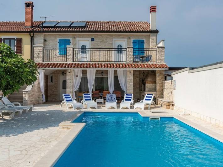 Ferienhaus für 10 Personen, mit Garten und Pool
