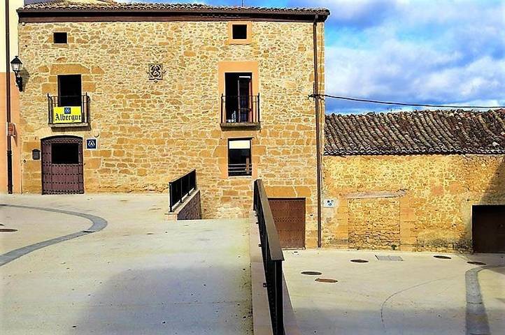 Auberge pour 5 personnes, avec Balcon et Terrasse ainsi que Jardin et Piscine
