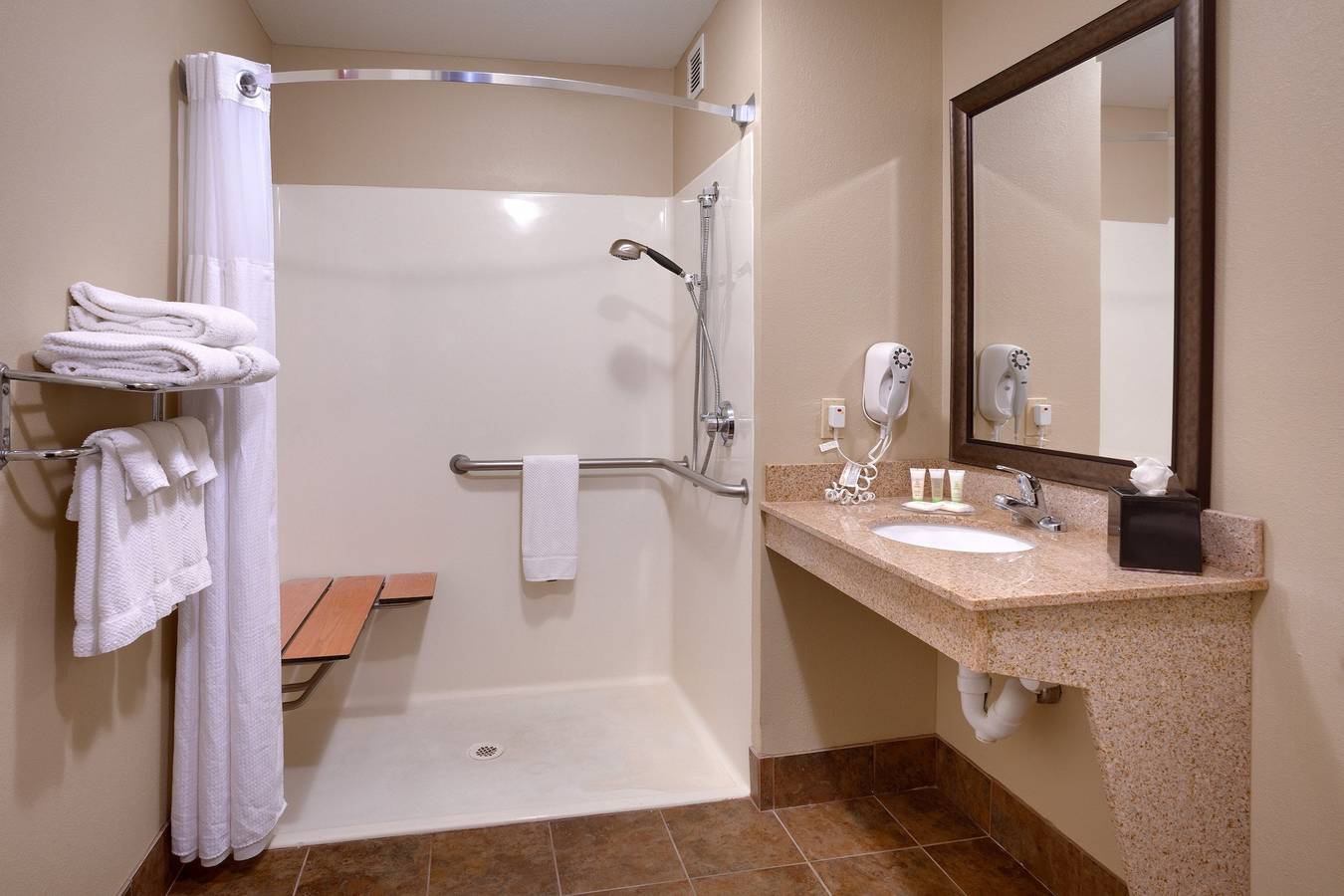 Entire apartment, Staybridge Suites Rochester - Commerce Dr Nw in Rochester (MN), Olmsted County