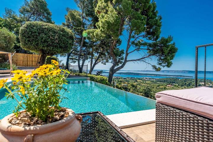 BnB für 6 Personen, mit Garten und Pool sowie Ausblick auf Rab