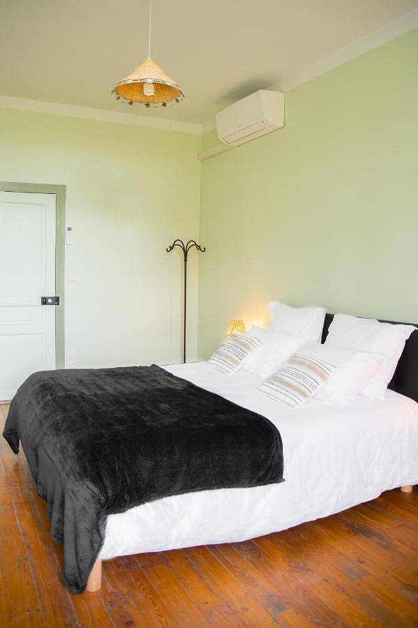 Chambre d’hôte pour 2 personnes, avec jacuzzi ainsi que piscine et jardin, adapté aux familles à Saint-Bard - 2