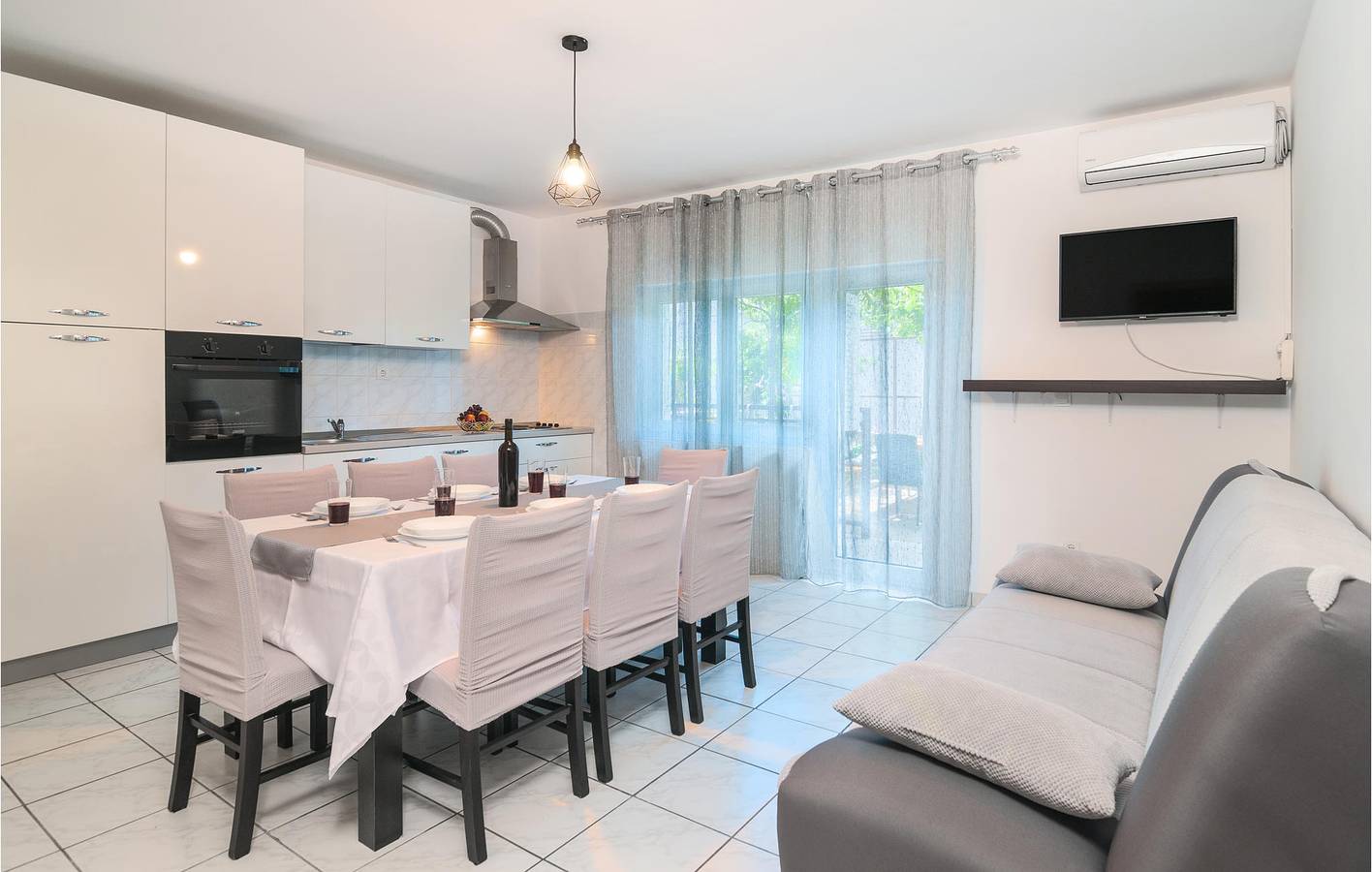 Ganze Ferienwohnung, Ferienwohnung für 8 Personen mit Terrasse in Dugi Rat, Split-Dalmatien
