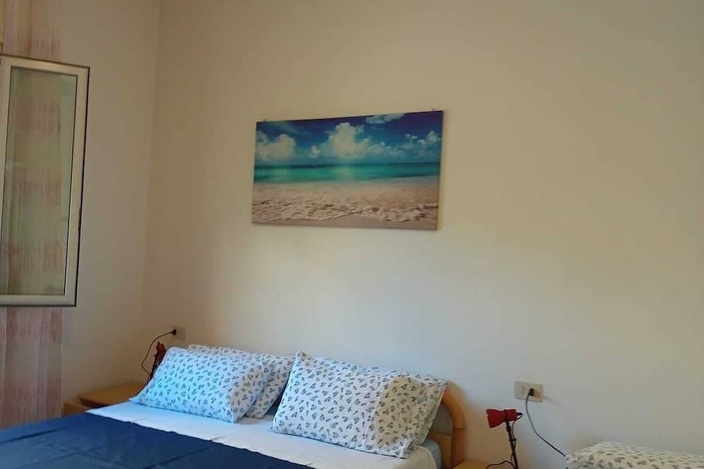 Bilocale   Victor   A   100 Metri   Dalla   Spiaggia in San Bartolomeo al Mare (Città), San Bartolomeo al Mare