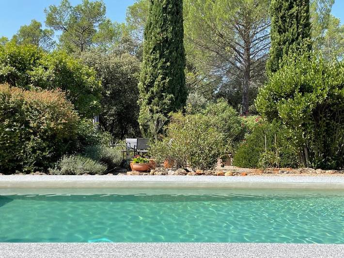 Appartement de vacances pour 2 personnes, avec piscine ainsi que jardin et terrasse