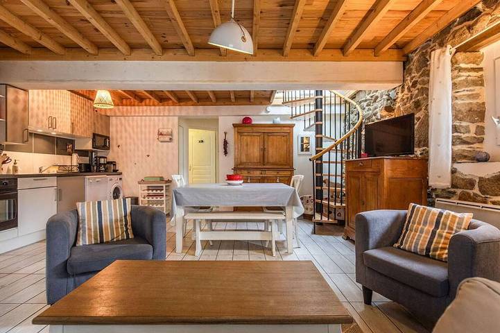 Location de vacances pour 8 personnes, avec jardin, animaux acceptés à Sazos