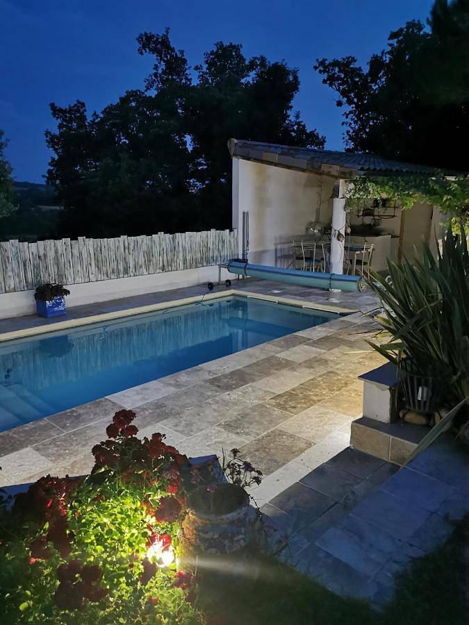 Location de vacances pour 2 personnes, avec vue ainsi que piscine et jardin à Saint-Péray - 4