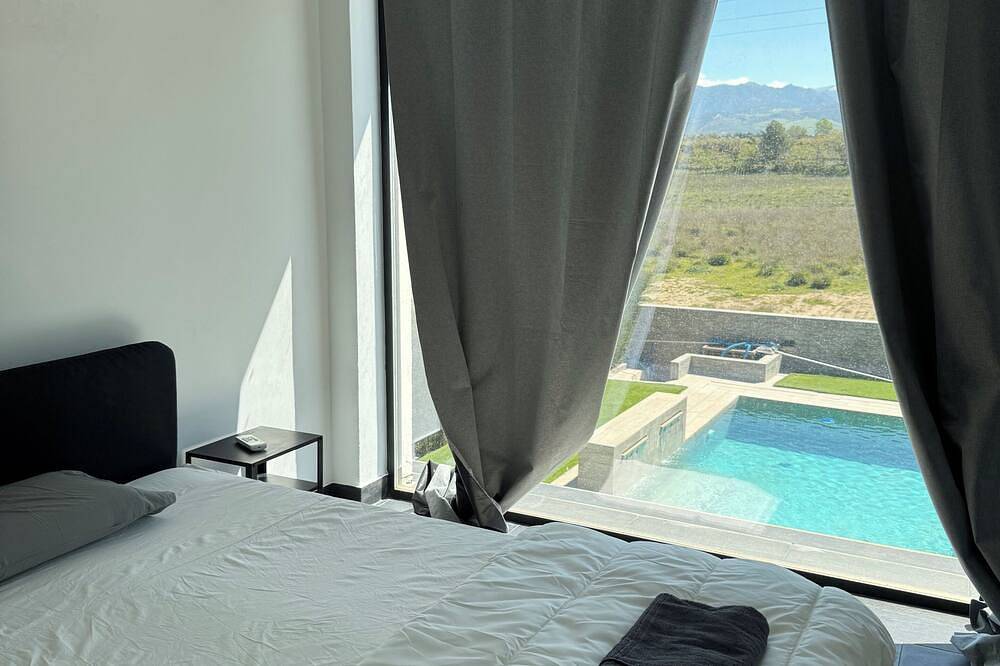Relájate en Villa Baena: piscina, jacuzzi y total privacidad in Villa de Otura, Provincia de Granada