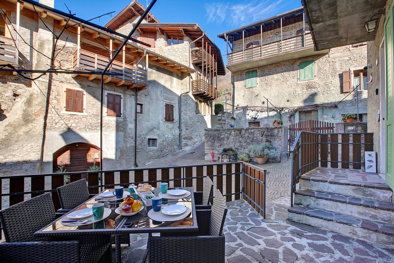 Ganze Wohnung, Villa Pastoedo Ap. Giallo - Terrace & Mountain Views in Villa del Monte, Tenno