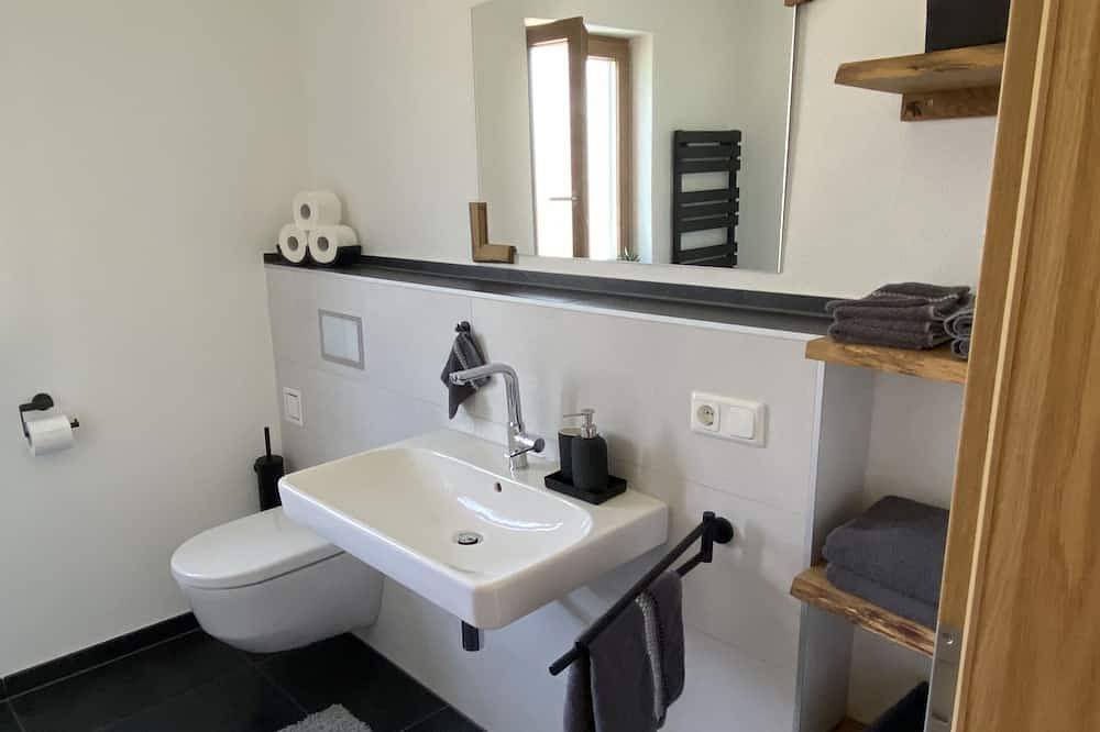 Ganze Wohnung, Ferienwohnung an der Jodquelle, 38 qm Obergeschoss, 1 separates Schlafzimmer in Kurf, Bad Endorf