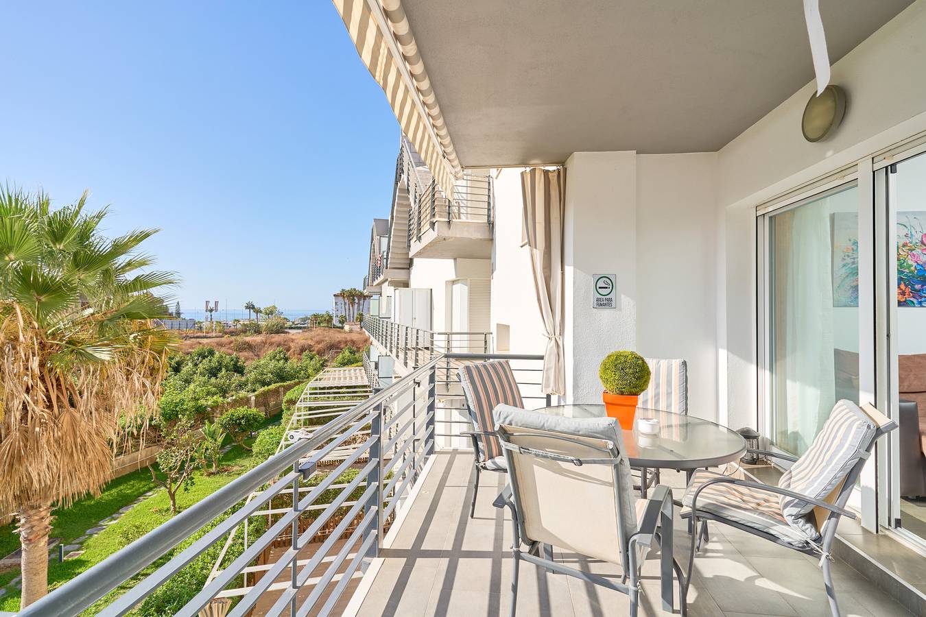 Appartement entier, Appartement 'Vues sur la Mer et la Montagne' avec vue sur la mer, piscine partagée et climatisation in Torrox Costa, Torrox