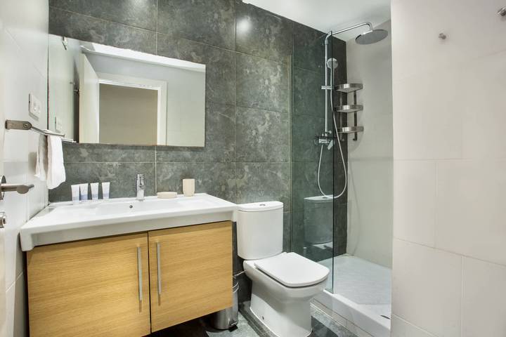 Apartamento entero, Apartamento de vacaciones para 4 personas con jardín in Centro Barcelona, Barcelona