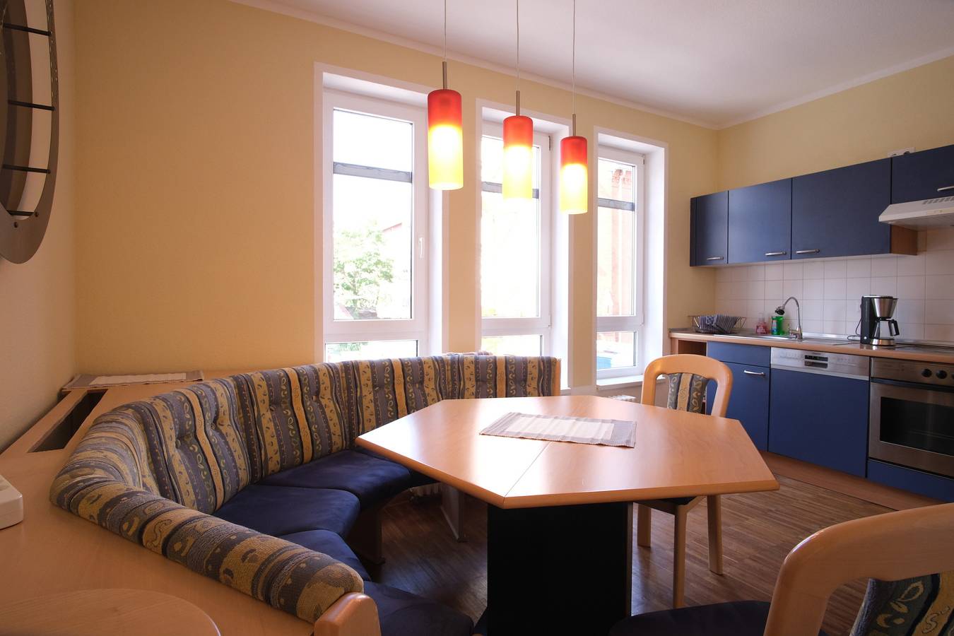 Ganze Ferienwohnung, Meyfart 1 - Sehr Zentral neben Hbf und Anger - eigenes Apartment - 2 Schlafbereiche - Küche voll - tolles Schlafen in Altstadt (Erfurt), Erfurt