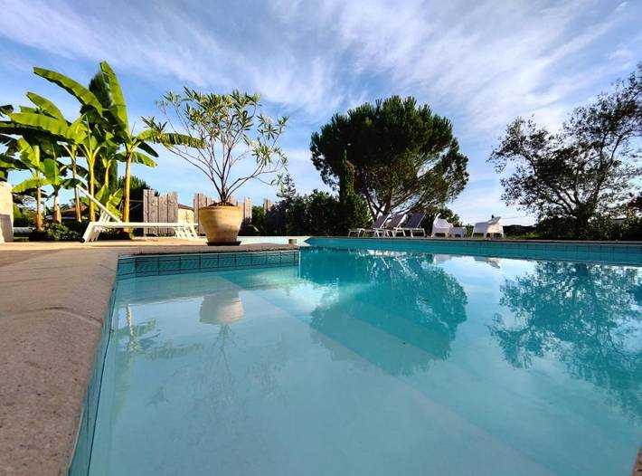 Location de vacances pour 2 personnes, avec jardin et terrasse ainsi que vue et piscine à La Sauvetat-sur-Lède - 2