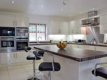 Holiday Rental for 10 People in Amroth, Pembrokeshire, Photo 3