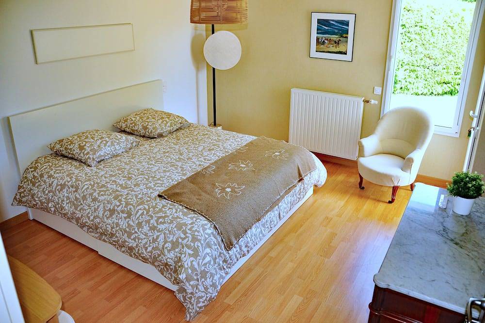 Ile de Berder à Pied et Très Beau Verger Dans un Parc Clos in Larmor-Baden, Côte des Mégalithes