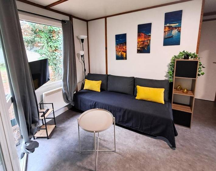 Location de vacances pour 6 personnes, avec terrasse et piscine à Herm