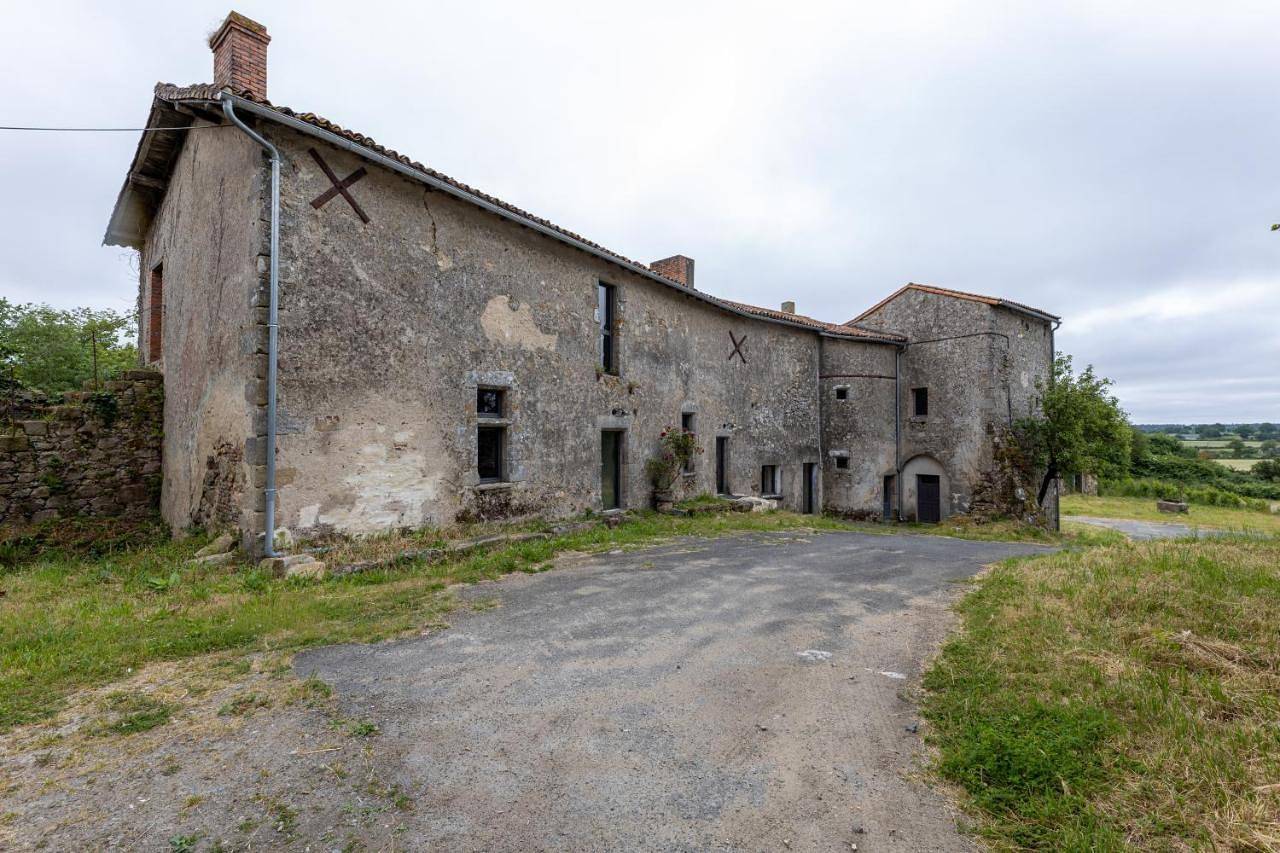 Château de Chausserais - 5 chambres, 4 salles d'eau - à 55 minutes du Puy-du-Fo u in Chiché (Deux-Sèvres), Deux-Sèvres