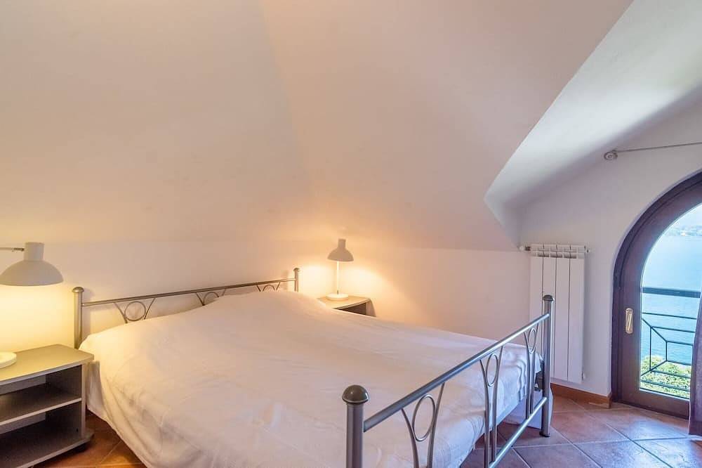 Entire apartment, 4-room corner apartment with 2 bathrooms in a residence with pool in Stresa, Comune di Stresa