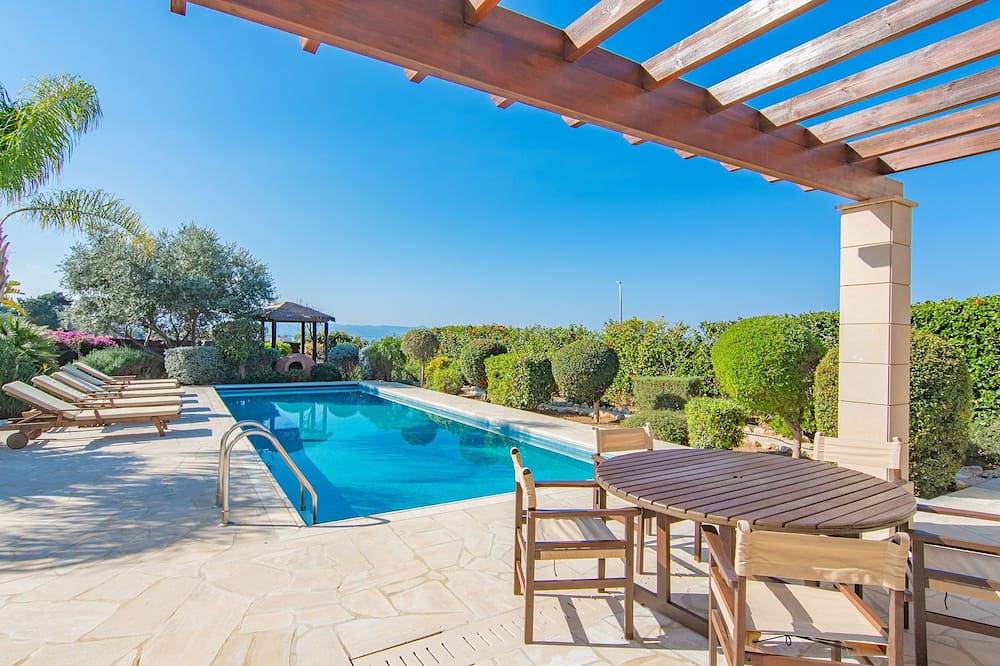 Villa Pine View -  a villa that sleeps 6 guests  in 3 bedrooms in Südzypern