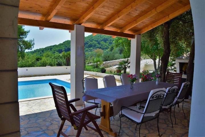 Vakantiehuis voor 10 personen, met zwembad en balkon/terras in Brac