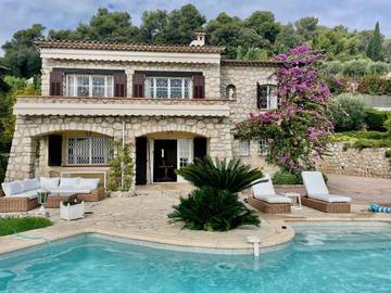 Gîte pour 2 personnes, avec vue ainsi que jardin et piscine, animaux acceptés à La Colle-sur-Loup