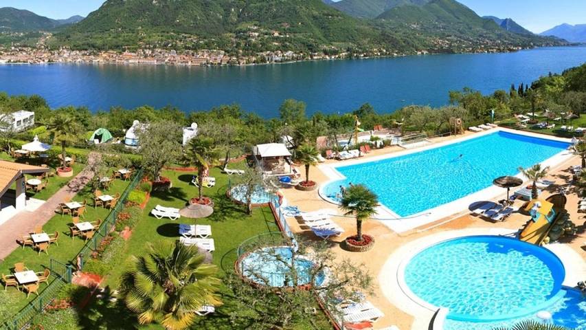 Glamping per 5 persone, con Idromassaggio e Terrazza nonché Giardino e Piscina per bambini a San Felice del Benaco