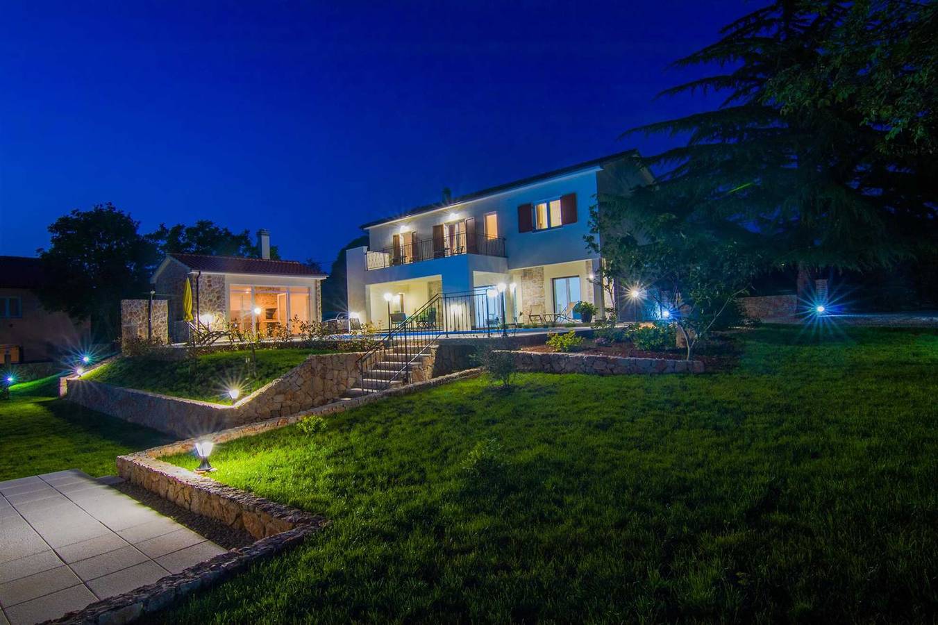 Villa Cedar mit großem Pool und Sommerküche in Gostinjac, Krk