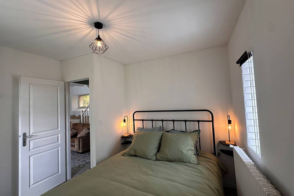 A sweet cottage in the middle of the Perigord Noir. Family and dog friendly. in Rouffignac-Saint-Cernin-de-Reilhac, Périgord Blanc