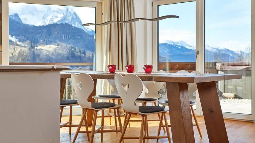Ferienhaus für 6 Personen, mit Sauna und Garten sowie Whirlpool und Balkon in Garmisch-Partenkirchen