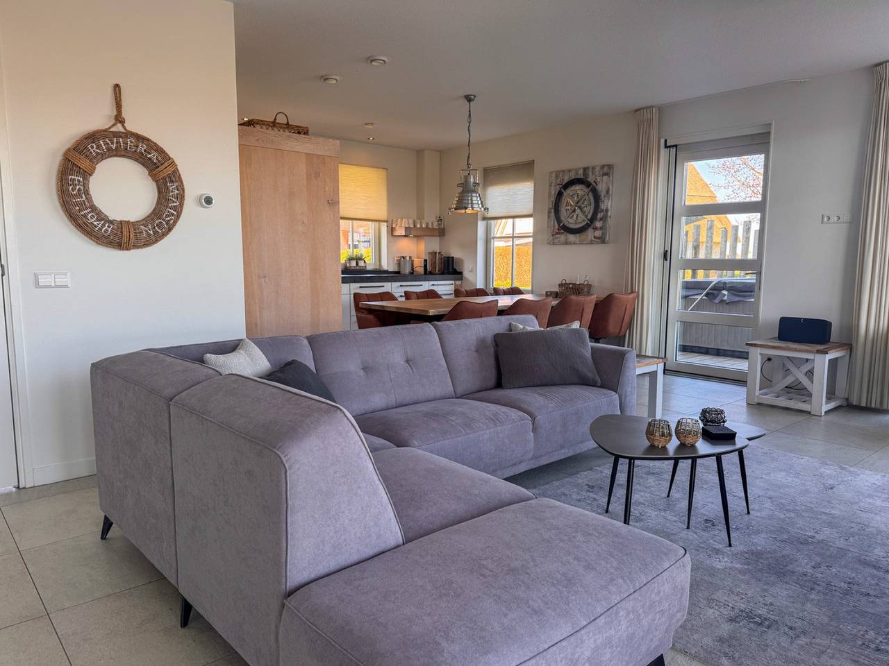 Luxuriöses 8-Personen-Ferienhaus mit Sauna und Außen Spa am Tjeukemeer in Friesland in Delfstrahuizen, Friesland