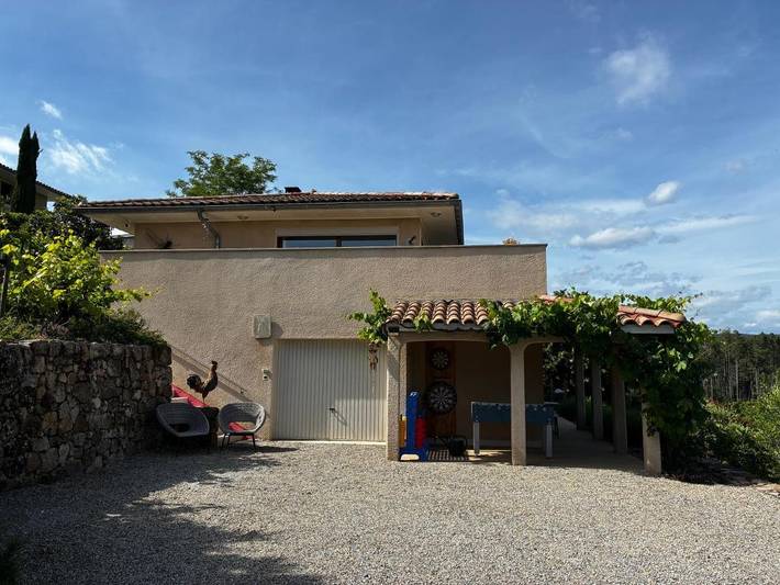 Location de vacances pour 4 personnes, avec piscine ainsi que vue et jardin à Joyeuse - 3