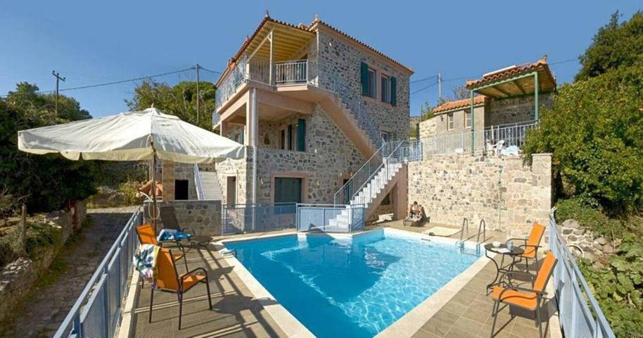 Ferienwohnung für 6 Personen, mit Ausblick und Terrasse sowie Pool und Garten - 1