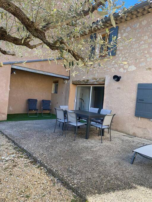 Location de vacances pour 6 personnes, avec vue ainsi que piscine et jardin à Plaisians - 3