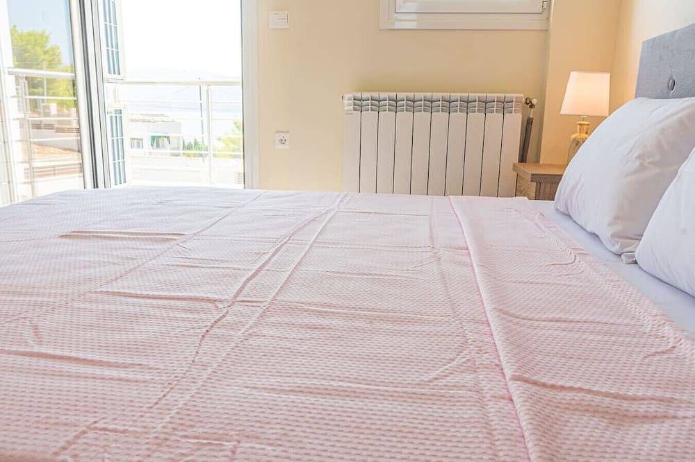 Modern, Cheerful & Dream Catching Villa in Corinth in Korinthia