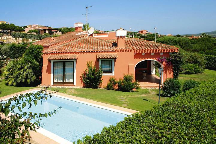 Ferienwohnung für 4 Personen, mit Balkon/Terrasse und Balkon sowie Garten und Pool