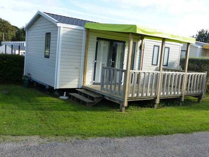 Camping pour 4 personnes, avec bassin pour enfant ainsi que piscine et jacuzzi à Fouesnant
