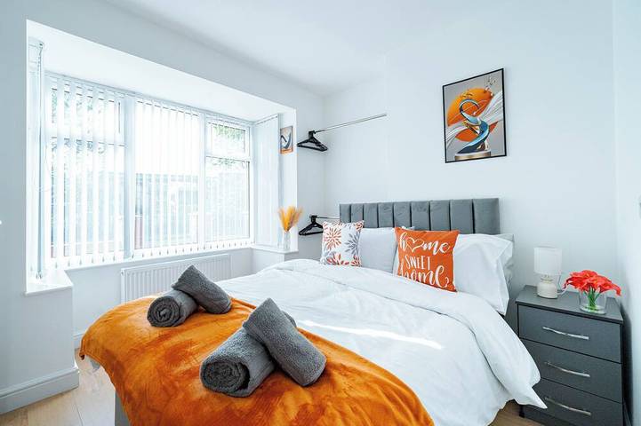 4 bed 3 bath | 5 Beds | Wigan Home | Long Stays Welcome | WiFi | Free Parking in Wigan, Grand Manchester