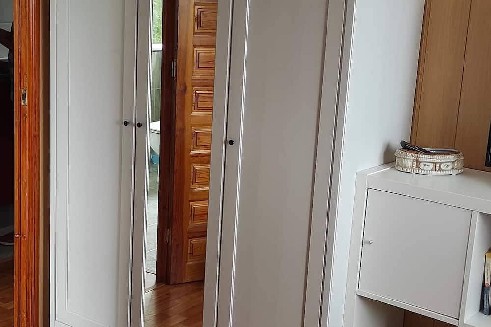 Entire apartment, Apartamento-piscina Planta Superior Independiente in Saragossa, Saragossa Province