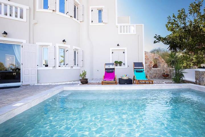 Chalet para 7 personas, con jacuzzi además de piscina y jardín en Santorini