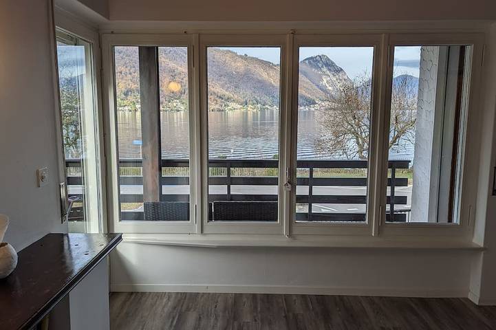 Vacation rental for 12 people, with yard and balcony in Lake Lugano